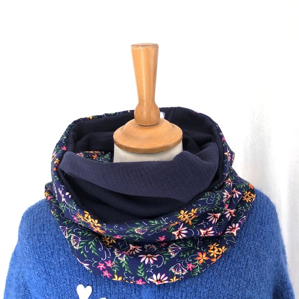 Echarpe Foulard snood Tour de cou femme bleu marine et fleur parfait en intersaison