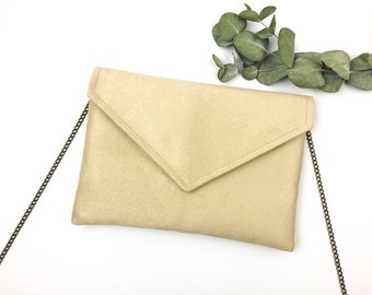 Beige envelope pouch perfect for storing your belongings for an evening or a wedding