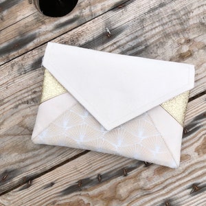 Beigefarbene Clutch in Champagnergold, ideal für eine Hochzeit oder einen Abend