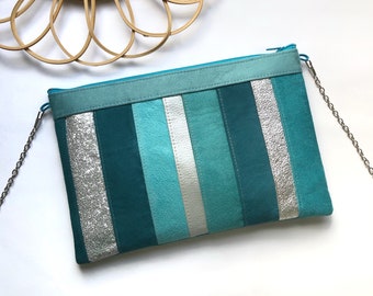 Pochette-Tasche in Entenblau, Celadon-Türkis und Silber mit Handschlaufe, Schultergurt oder Taschenkette