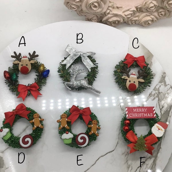 1:12 Scale Dollhouse Miniature Christmas Wreath With Bow - Handley IM65371