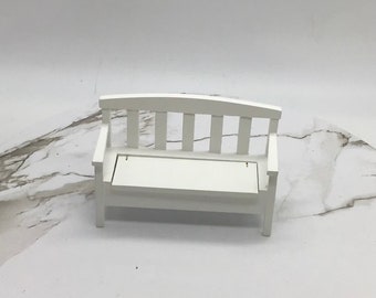 Miniaturowa ławka do domku dla lalek | Białe drewniane krzesło dla wróżki | Miniaturowa ławka ogrodowa do domku dla lalek | Ozdoba na tort | Rękodzieło DIY