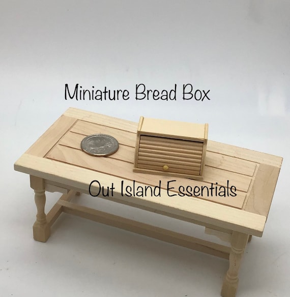 Kitchen Accessory: The Breadbox