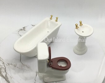 Una mamma costruisce un bagno in miniatura per stimolare l'indipendenza