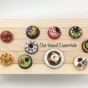Miniature Halloween Cakes I Miniature Dollhouse Fall Cakes I Miniature Dollhouse Halloween Decorated Cake I 1:12 Scale Dollhouse Accessories
