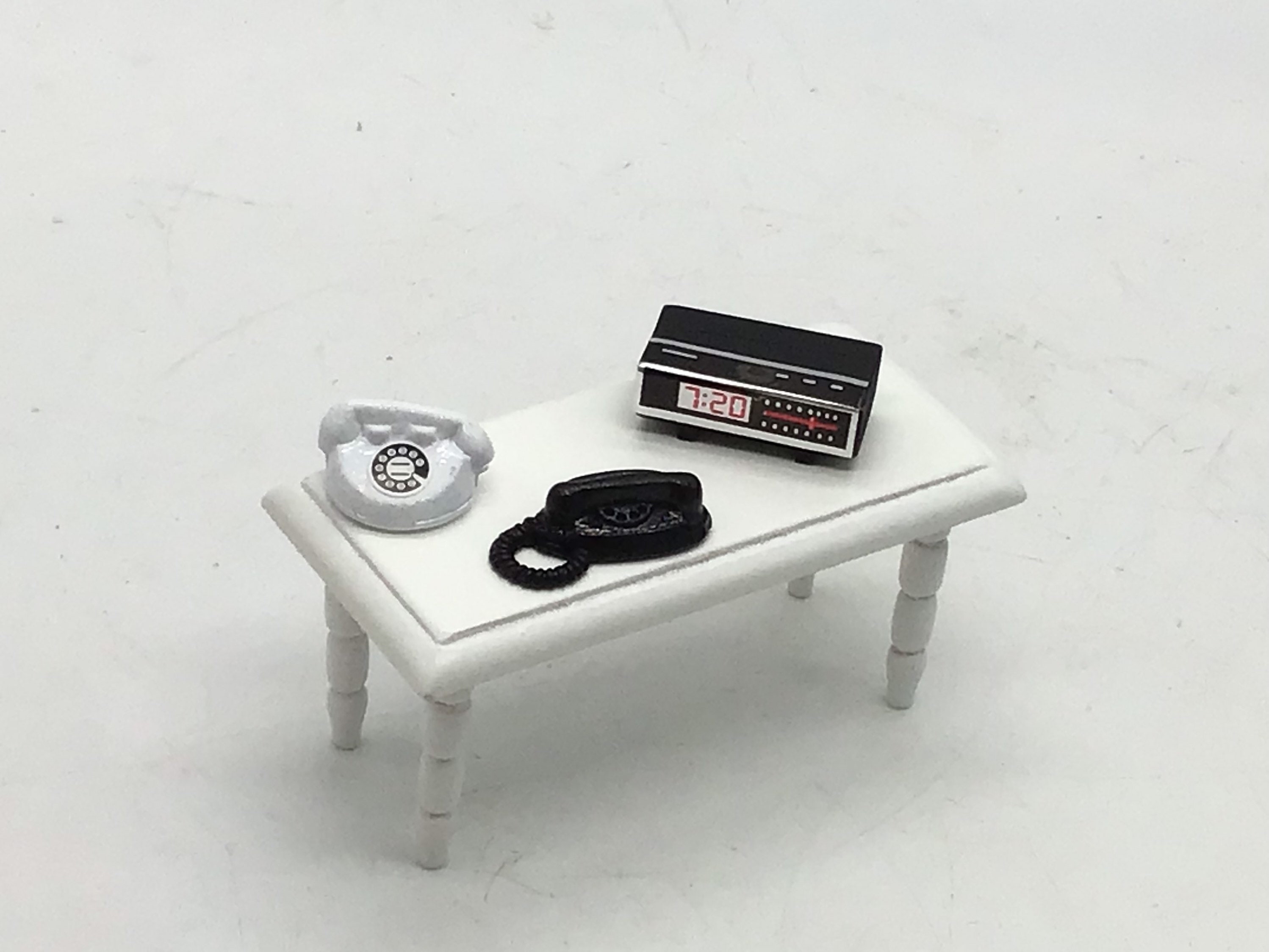 Miniatur Wecker 2 Stück - Puppenhaus Deko & Fotorequisiten 1,5 Cm