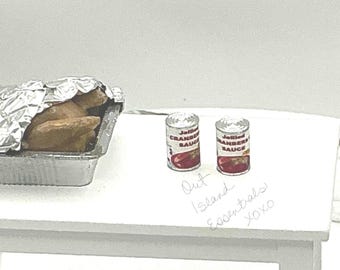 Miniatyr tranbärssås I Tranbärssås för högtiderna I Tillbehör till Thanksgiving-middagen I Miniatyr dockhus Thanksgiving-fest Skala 1:12