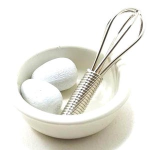 Miniature Wisk Bowl & 2 Eggs I Dollhouse Baking Accessories I Miniature Doll Kitchen Accessories I Miniature Dollhouse I 1:12 Scale