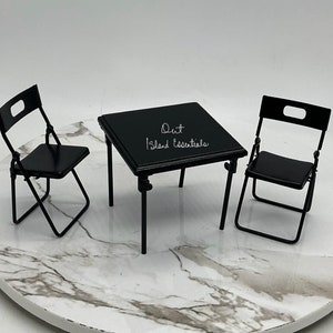 Mesa de póquer en miniatura para casa de muñecas / Muebles en miniatura a escala 1:12 / Mesa de noche para juegos familiares para casa de muñecas / Mesa negra I Mesa de cartas en miniatura