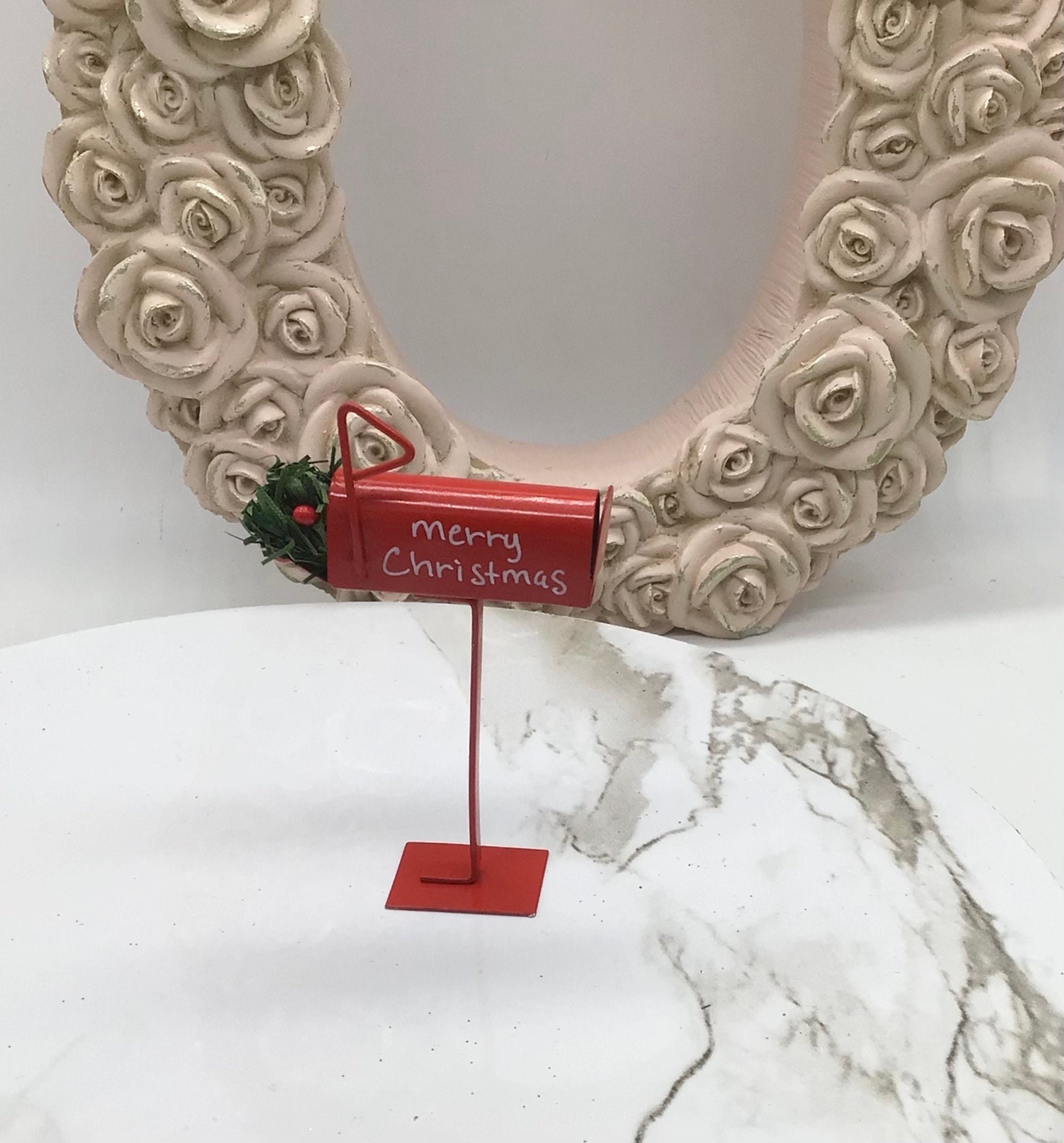 Boîte aux lettres de Noël pour maison de poupée I Boîte aux lettres pour poupée miniature I Boîte aux lettres décorée pour maison de poupée miniature I Accessoires pour maison de poupée Boîte aux lettres de Noël pour maison de poupée I Boîte aux lettres pour poupée miniature I Boîte aux lettres décorée pour maison de poupée miniature I Accessoires pour maison de poupée