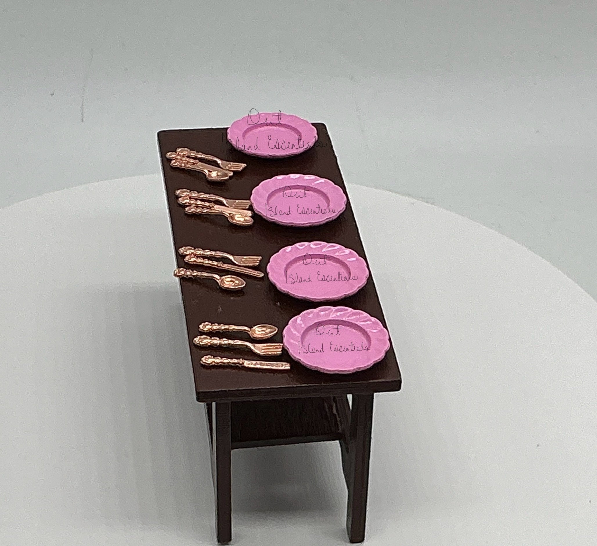 16個ミニチュアピンク溝付きプレートと銀食器I ドールハウスエレガント 