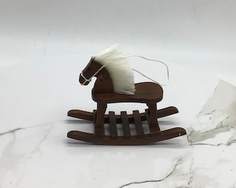 Set De Juguetes De Jardín En Miniatura Para Casa De Muñecas – Tobogán, Columpio, Caballo Mecedor Y Porterías, De Plástico Y Metal