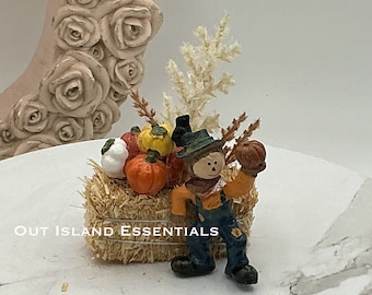 Hantverksmässigt tillverkade miniatyrhöbalar I Miniatyrfågelskrämma och höbal I Miniatyrpumpahöbal I Skala 1:12