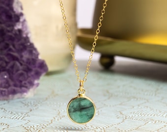 Raw Emerald Gold Round Pendant Necklace - Round Green Emerald Geometric Necklace - Gold Jewelry Gifts for Mom, Grandma, Wife, Sister, BFF