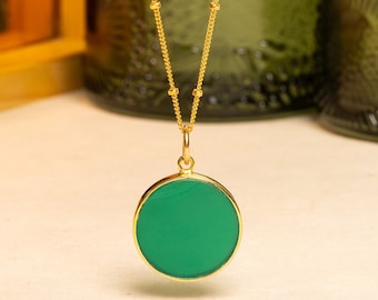 Genuine Green Onyx round circle disc necklace on 14k gold filled satellite chain / Long layering necklace / Boho look, raw natural gemstone