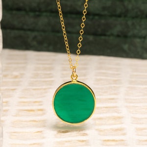 Green Onyx pendant necklace / Genuine onyx round pendant on 14k gold filled dainty chain perfect for layering / Gold jewelry for Mom, wife