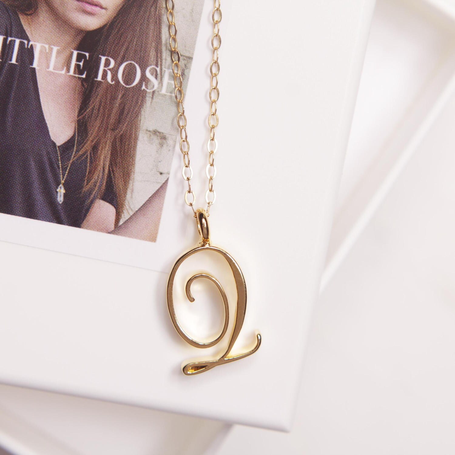 Q necklace gold best sale