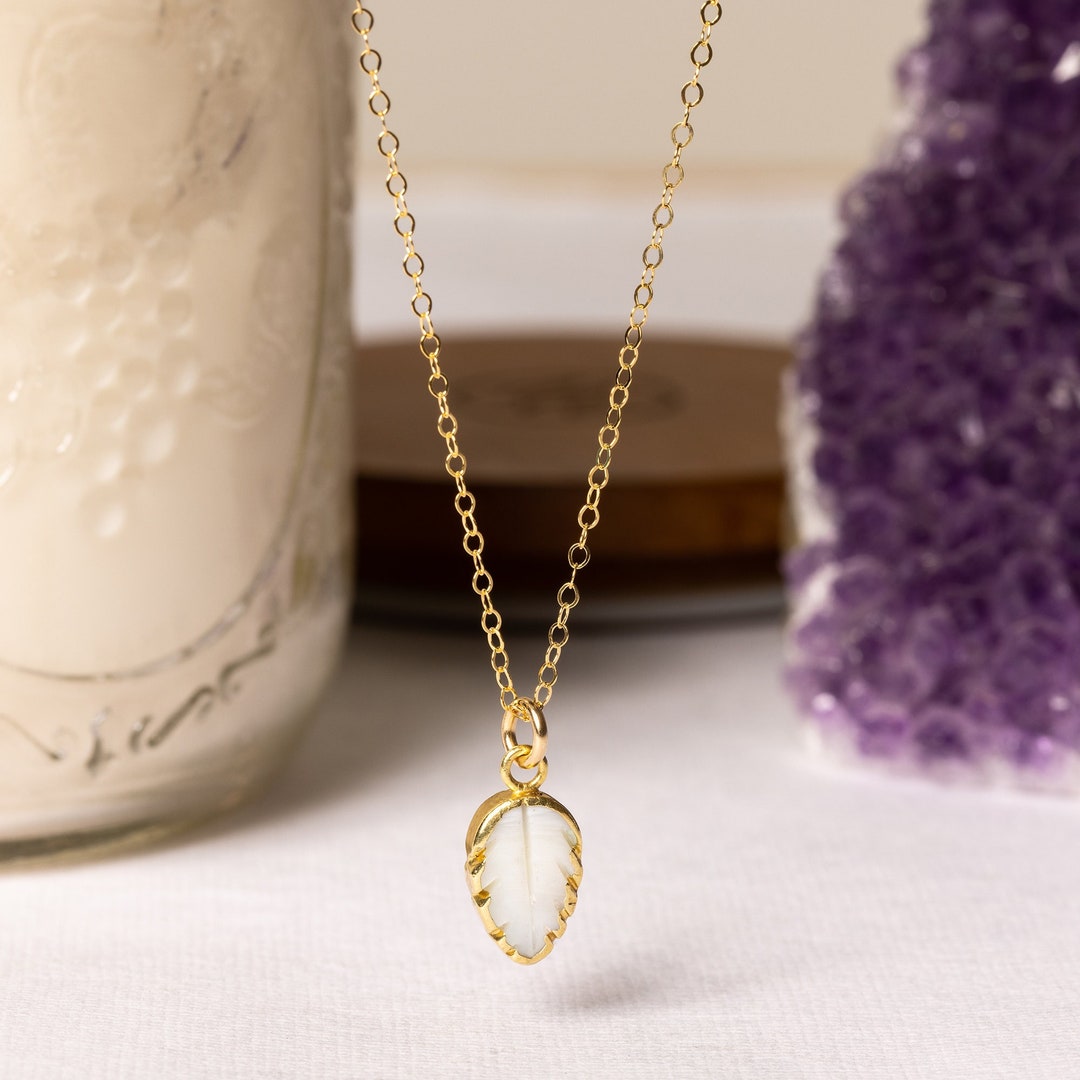 Chainlink Necklace With Mother Of Pearl Charm
