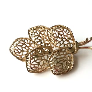 broche feuille en filigrane doré vintage - broche vintage - bijoux vintage