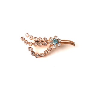 Vintage gold tone crystal flower brooch - vintage jewellery - gift for her
