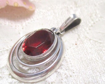 Beautiful oval Art Deco pendant with red colored stone 835 silver tested pendant 2.5 x 1.9 cm