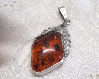 Beautiful vintage pendant amber silver tested Baltic amber amber 1.8 cm x 3.0 cm leaves amber pendant