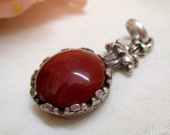 Large modernist solid silver pendant with round carnelian 3.1 x 1.9 cm silver tested handmade