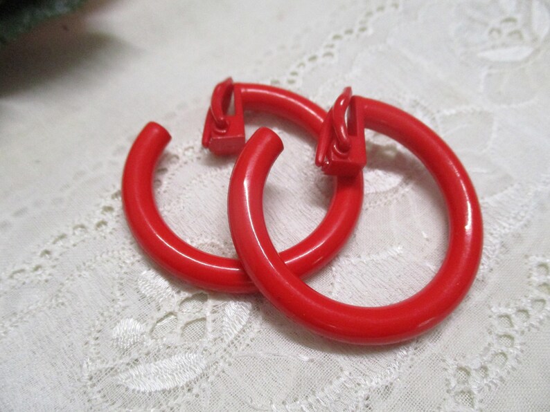 Jewelry set vintage red white 80s plastic necklace set ear clips bracelet 80s image 5