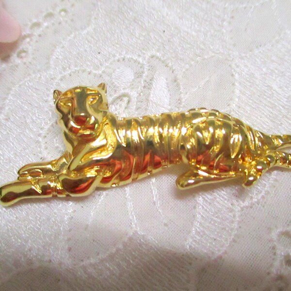 Cabouchon Noble Designer Vintage Brooch Tiger hard gold plated 5.8 x 2 cm Animal brooch big cat