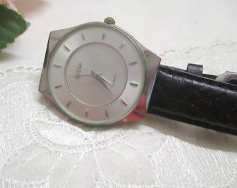 No 17 Herrenuhr Armbanduhr analog Scene silberfarben schwarz