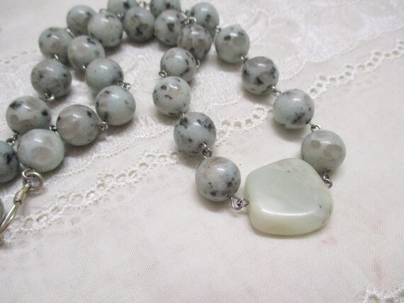 No 62 Vintage pearl necklace Dalmatian jasper gre… - image 2