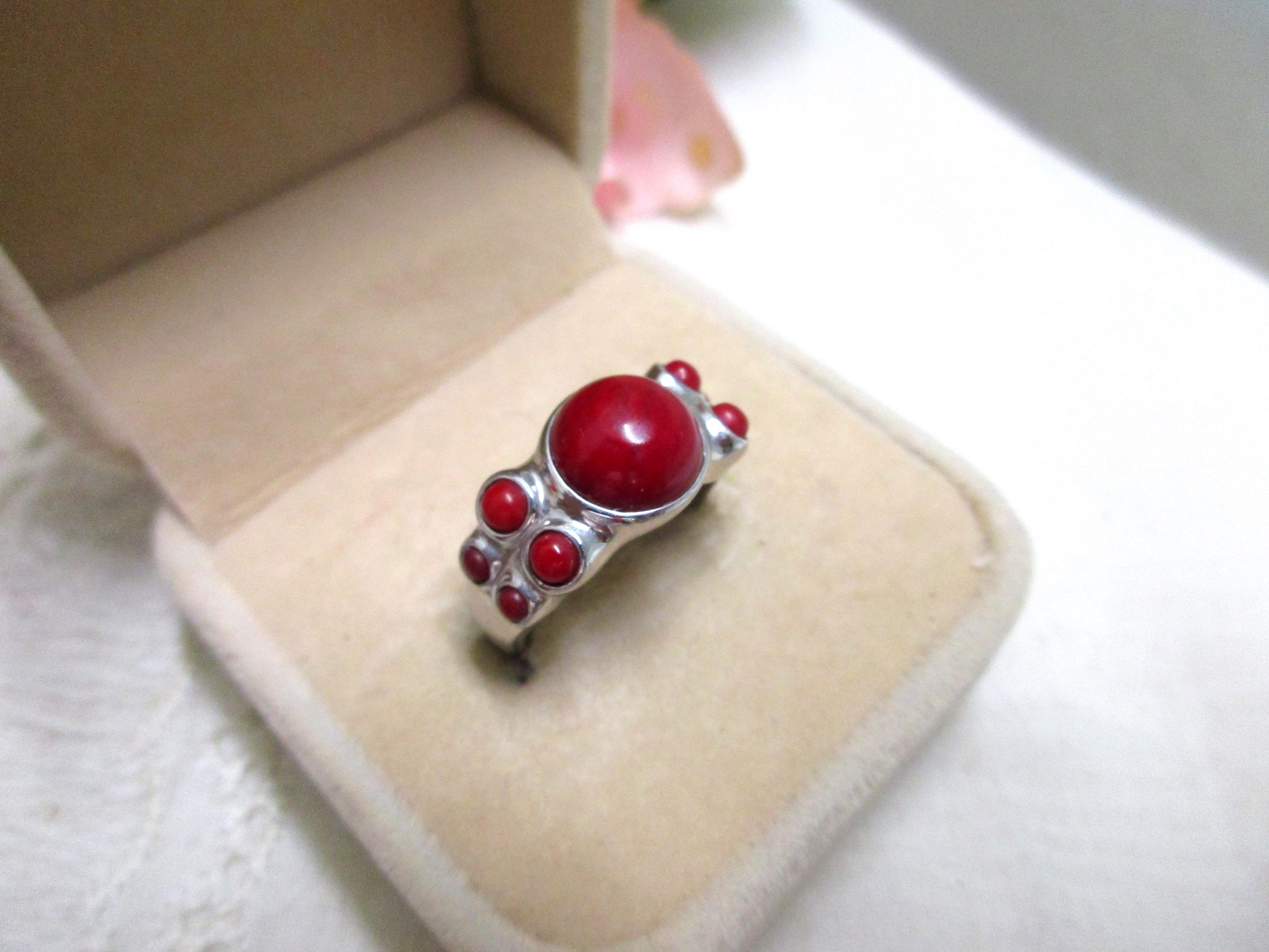 Bague Ancienne En Corail Rouge Et Argent - Taille 54, Belle Pièce Vintage, Poinçon D'orfèvre