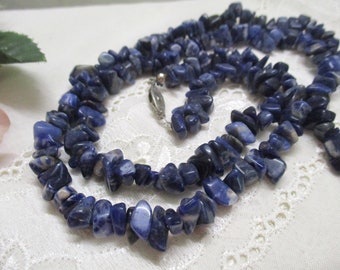 Long blue sodalite chip necklace 78 cm / 31 inches