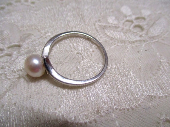 Eleganter Vintage Silberring mit faux Perle weiß … - image 4