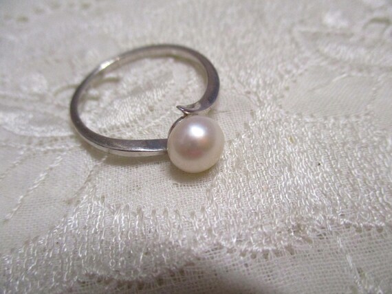Eleganter Vintage Silberring mit faux Perle weiß … - image 3
