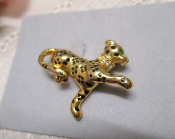 Elegant cabochon vintage brooch leopard gold plated black gold enamelled 3.5 x 3 cm 80s