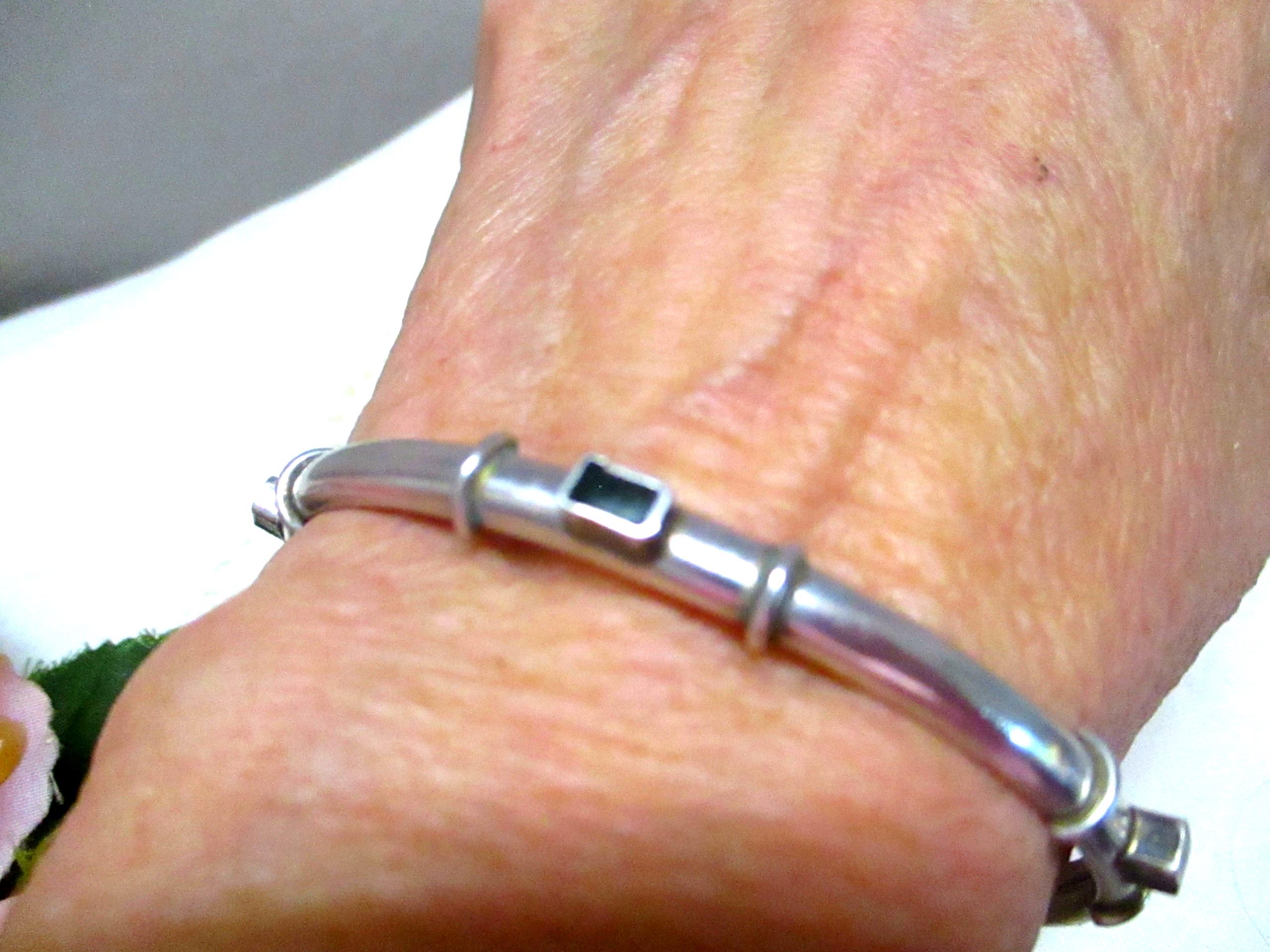 No 27 Decorative Bangle Vintage Silver Simple, Elegant With