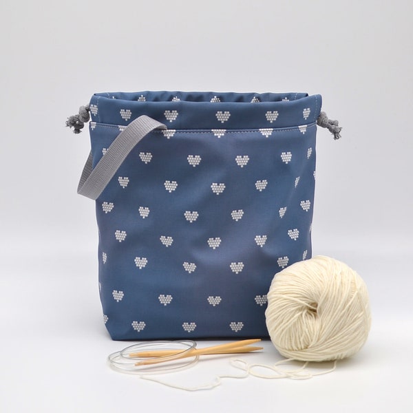 Knitting project bag drawstring, fully lined, interior pockets Waterproof Knit on the go yarn bag Sac à projet Distressed denim