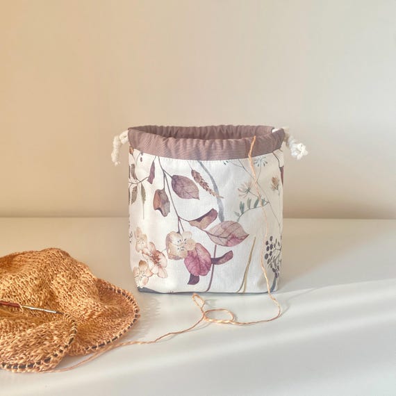 Dried flowers small drawstring project bag Knitting or crochet bag Yarn organizer Sac à projet Gift for knitter Sock tote