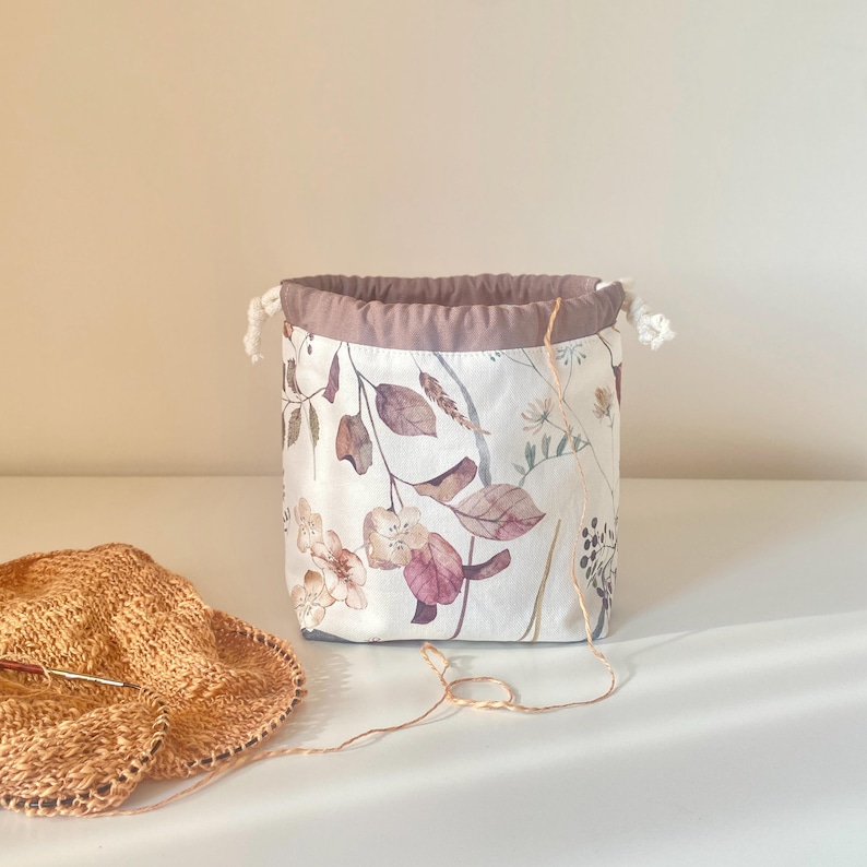 Dried flowers small drawstring project bag Knitting or crochet bag Yarn organizer Sac à projet Gift for knitter Sock tote image 1