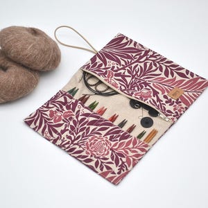 バーガンディの花 ジッパーポケット付き編み針ケース 交換可能な編み針収納 編み物愛好家へのギフト 外出先でも編めるマルサラ