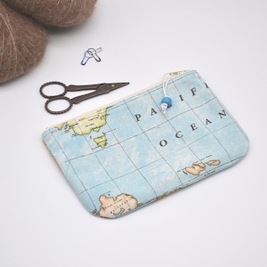 Carte du monde Pochette plate à fermeture éclair Étui à aiguilles à tricoter Rangement pour crochets Impression de feuilles Petit sac à outils Voyage facile Organiseur d&#39;accessoires