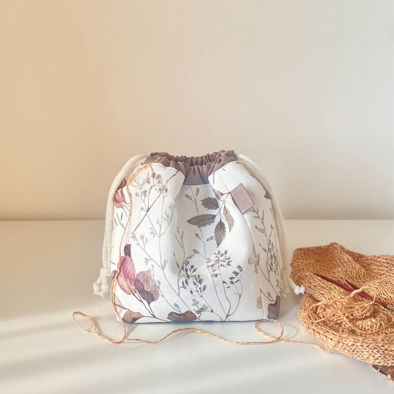 Dried flowers small drawstring project bag Knitting or crochet bag Yarn organizer Sac à projet Gift for knitter Sock tote image 2