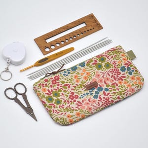 Pochette plate pour accessoires de voyage Étui à aiguilles à tricoter Rangement pour crochets Pochette longue à fermeture éclair Petit sac à outils Voyage facile Organiseur d&#39;accessoires