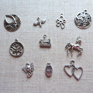 Bollitore e Charms X 5. Charms Teiera. A tono argento tibetano. Venditore UK immagine 5