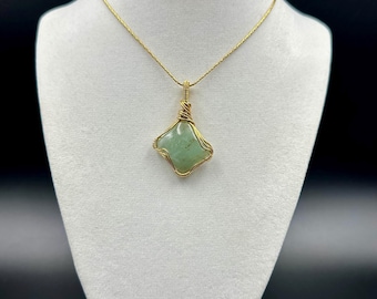Aquamarine verpakt in messing van sieraden