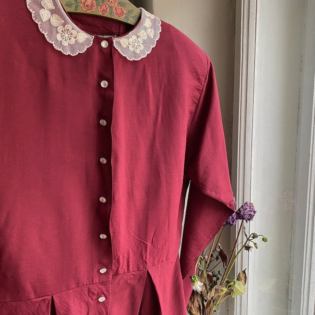 Les Vagabondes 80s Vintage Burgundy Red Blouse With White Lace Collar ...