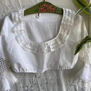 Vintage white dirndl blouse lace crop top trumpet sleeve Bavarian blouse Oktoberfest medium large