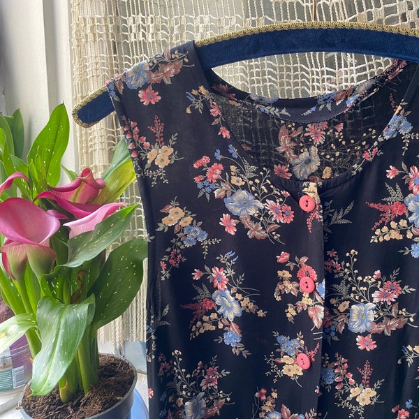 Robe florale noire vintage des années 80 et 90, boutonnée vers le bas, robe longue d'été sans manches très petite