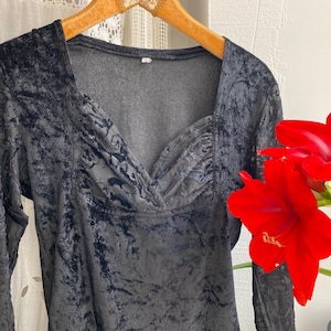 Vintage 90s Y2K black bodysuit velvet bodysuit with long sleeve sweetheart romper small medium